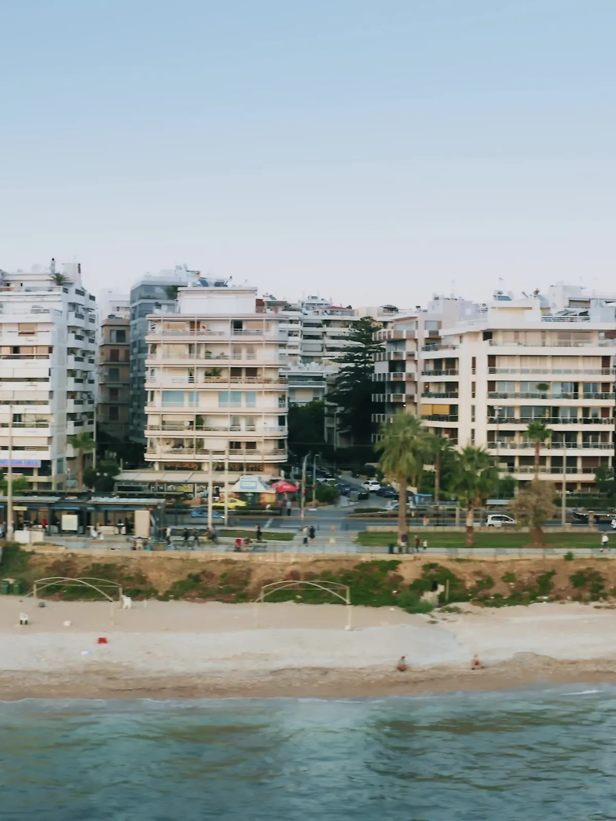 Blick auf den Strand von Palaio Faliro in der Nähe von Athen (Griechenland): Dort wurde die Leiche des Mädchens gefunden.