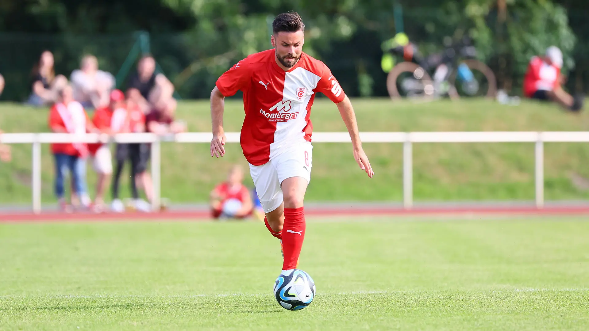Sangerhausen, 04.07.2023, Friesenstadion, Fussball, Testspiel , VfB Sangerhausen vs. Hallescher FC 1:5 0:4 , Im Bild Niklas Kreuzer 8, Halle , Nur zur redaktionellen Nutzung. Only editorial use. , *** Sangerhausen, 04 07 2023, Friesenstadion, football, test match , VfB Sangerhausen vs Hallescher FC 1 5 0 4 , In picture Niklas Kreuzer 8, Halle , Only editorial use Only editorial use , Picture Point