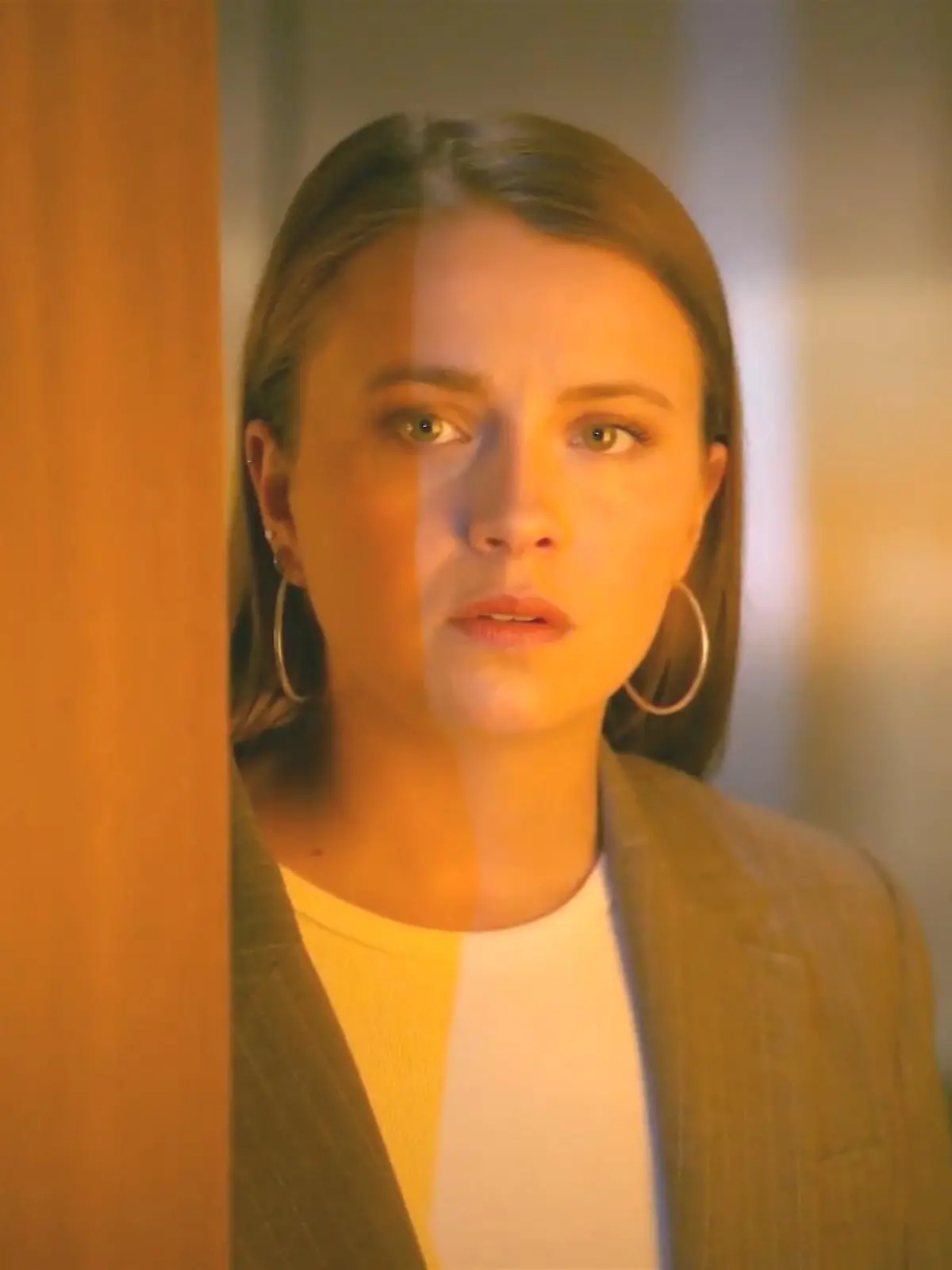 AWZ: Lucie belauscht ein Gespräch von Ben und Gabriella