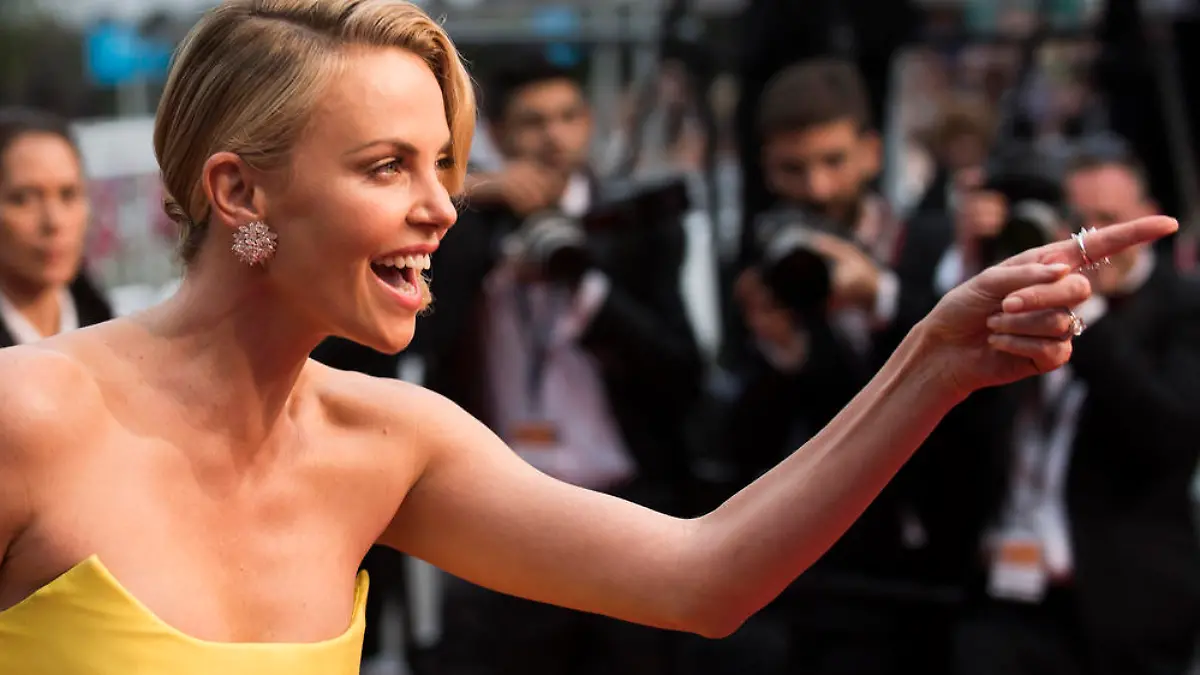 Die Haare sind wieder gewachsen: Charlize Theron bei der "Mad Max: Fury Road"-Aufführung bei den Filmfestspielen von Cannes