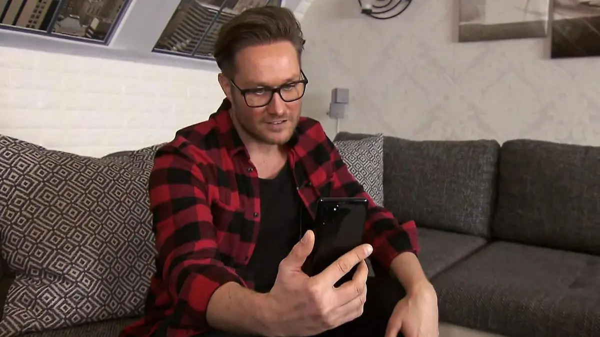Fake! Falscher Nico Schwanz auf Frauenfang "Nico, bist du bei Tinder?"