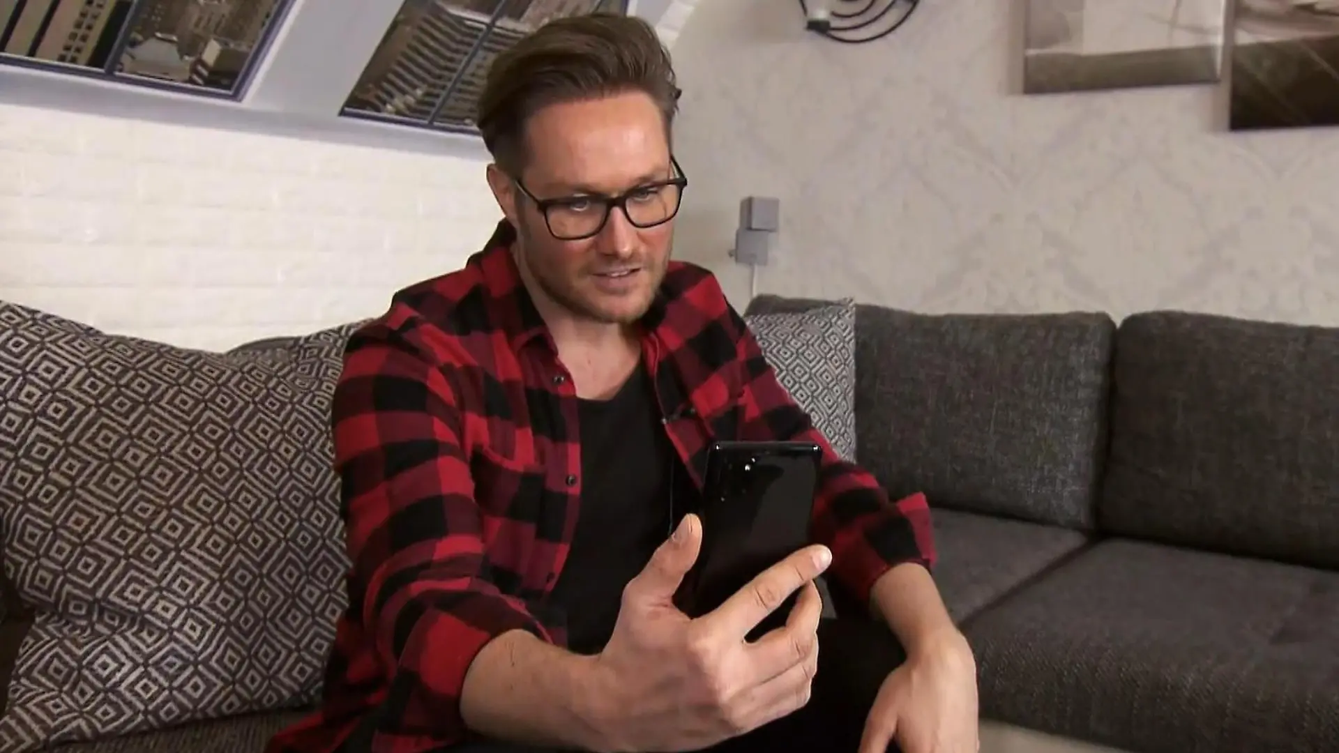 Fake! Falscher Nico Schwanz auf Frauenfang "Nico, bist du bei Tinder?"