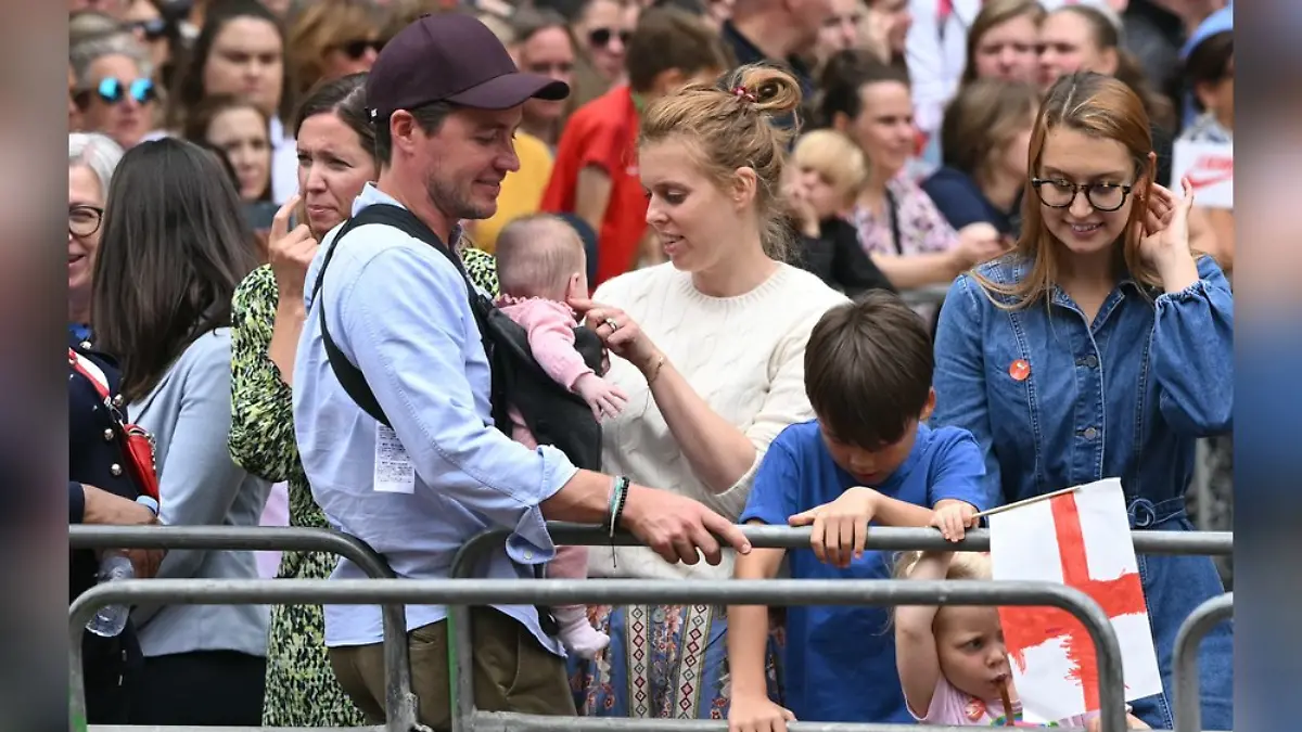 Prinzessin Beatrice feierte mit ihrer Familie den Erfolg des englischen Frauen-Fußballteams in London