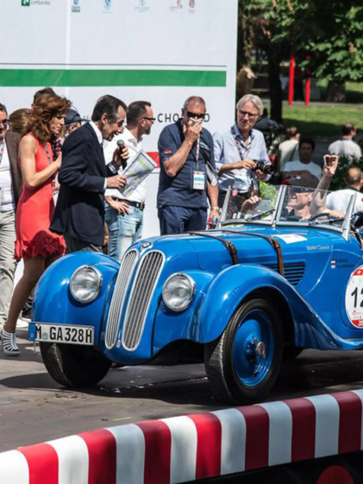 Start der Mille Miglia von Brescia nach Rom und zurück