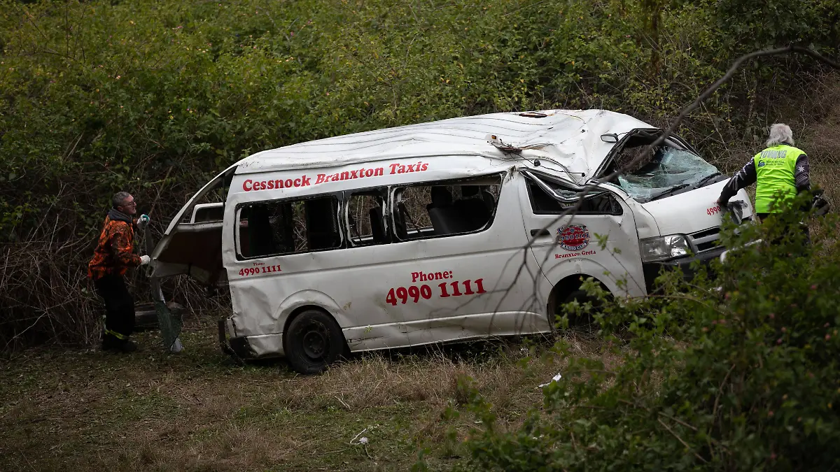 Der Minibus ist auf dem Weg zur Hochzeit verunglückt.