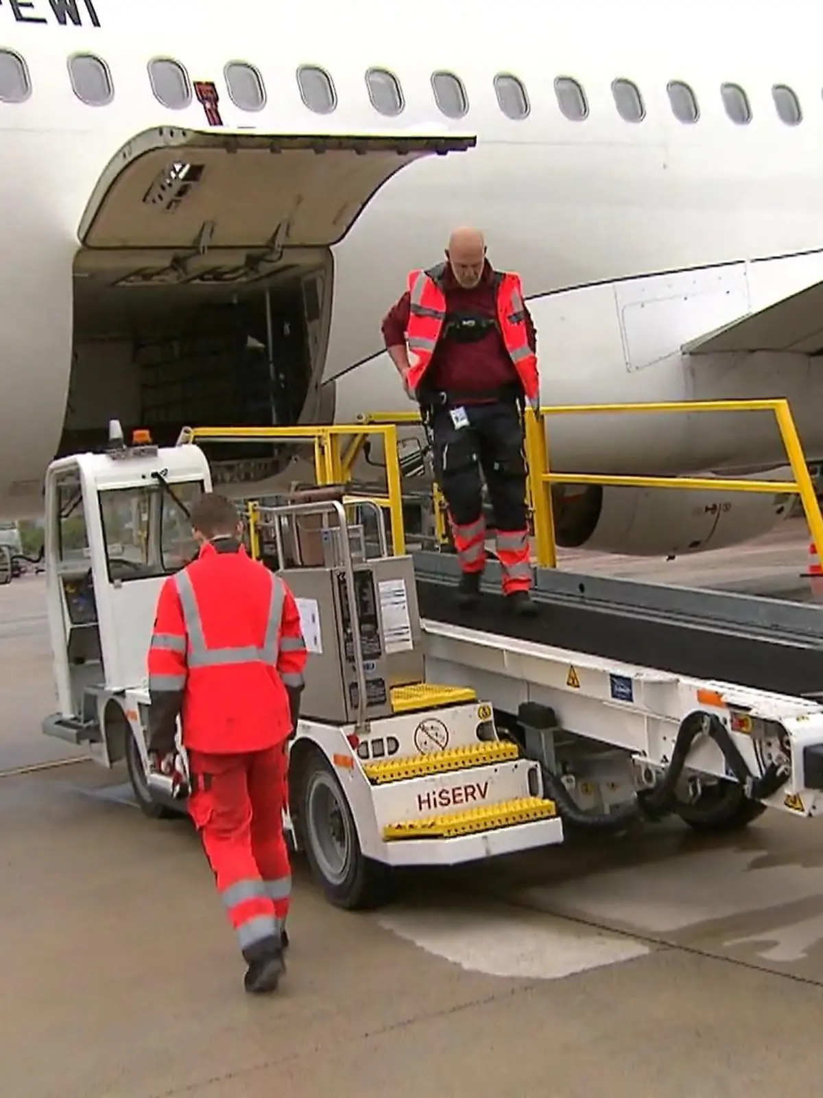 Bild zu: "Hilfe für Flugzeugbelader"