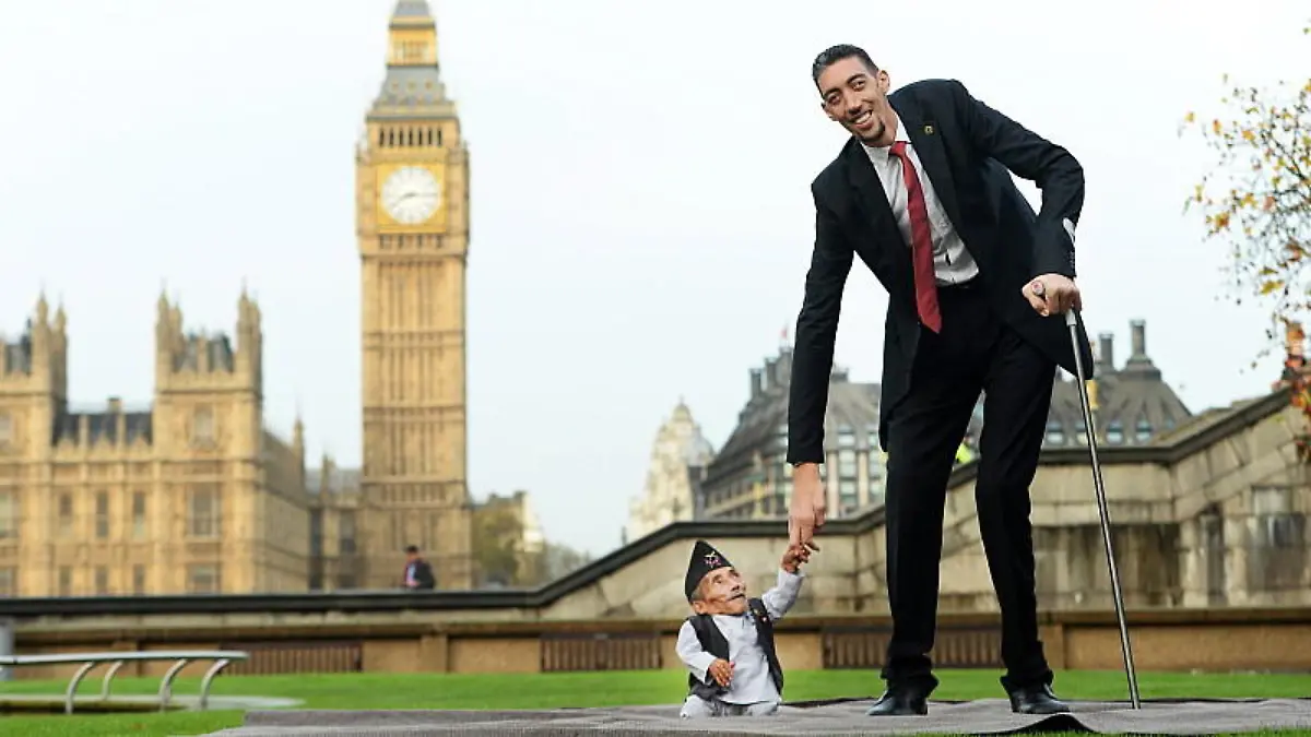 In London haben sich der kleinste und der größte Mann der Welt getroffen