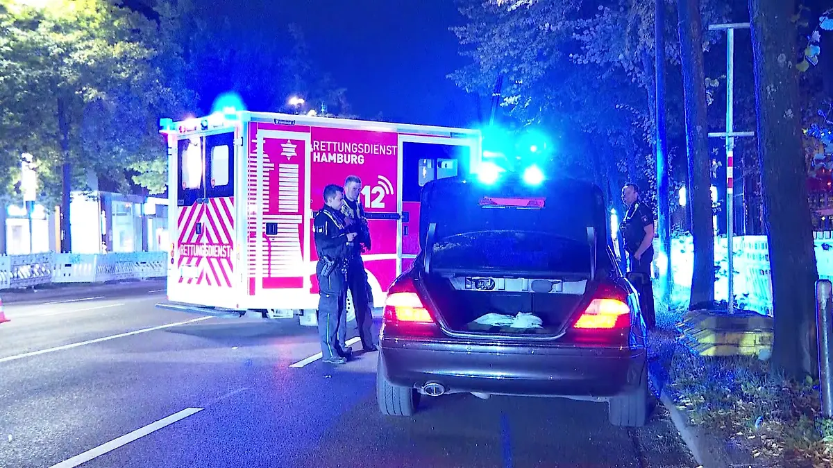 Das Mädchen flüchtete aus einem Mercedes.