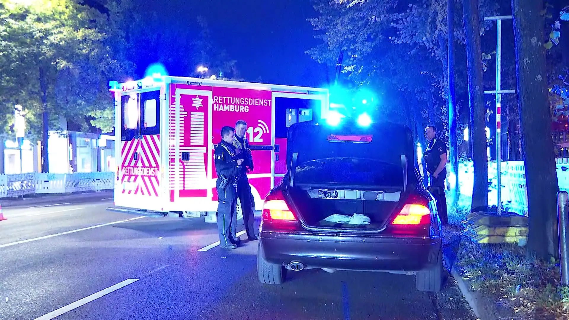 Das Mädchen flüchtete aus einem Mercedes.