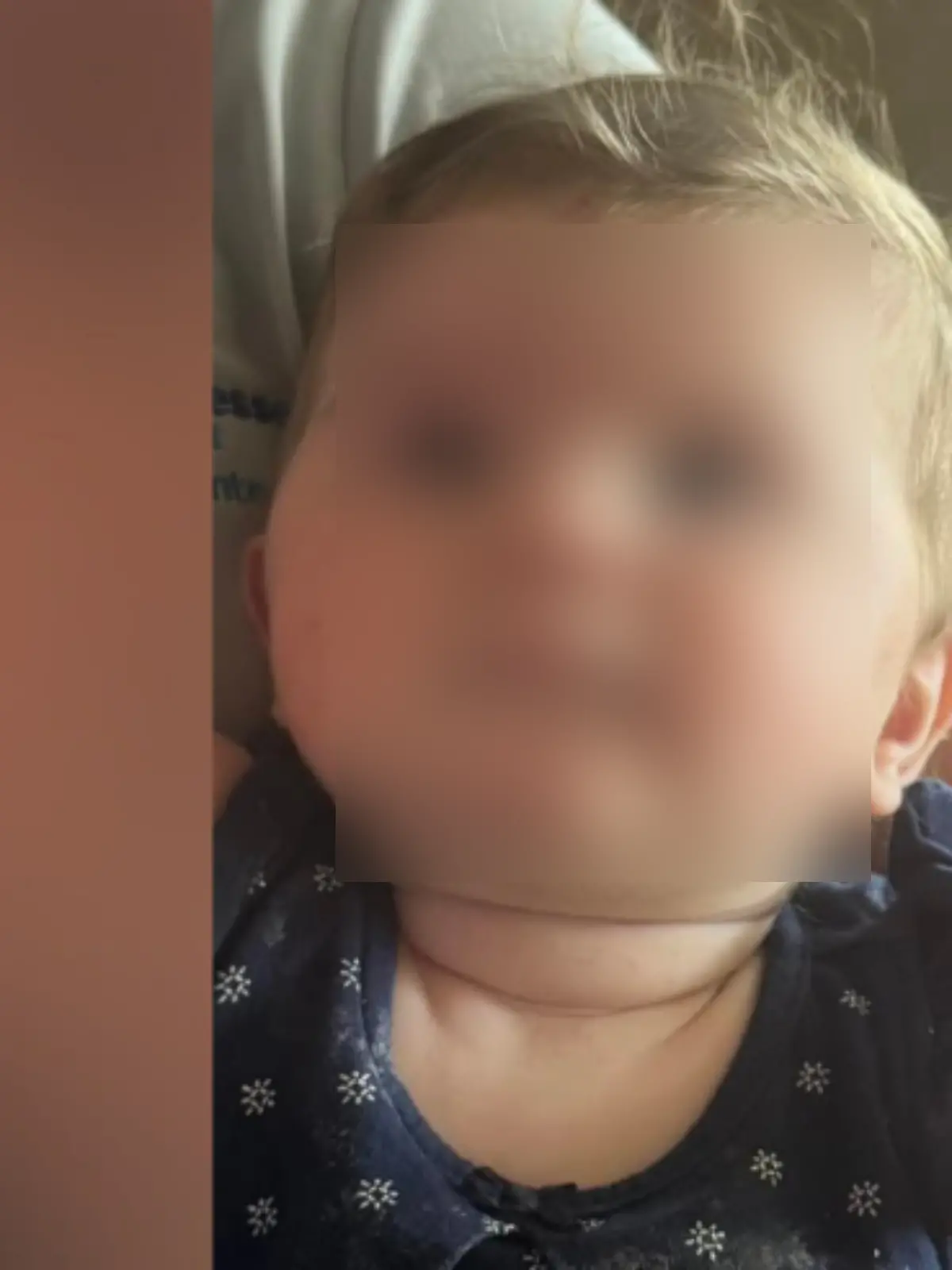 Bild zu: "Ausgesetztes Baby in Vorgarten entdeckt – Eltern, Onkel und Oma sind tot"