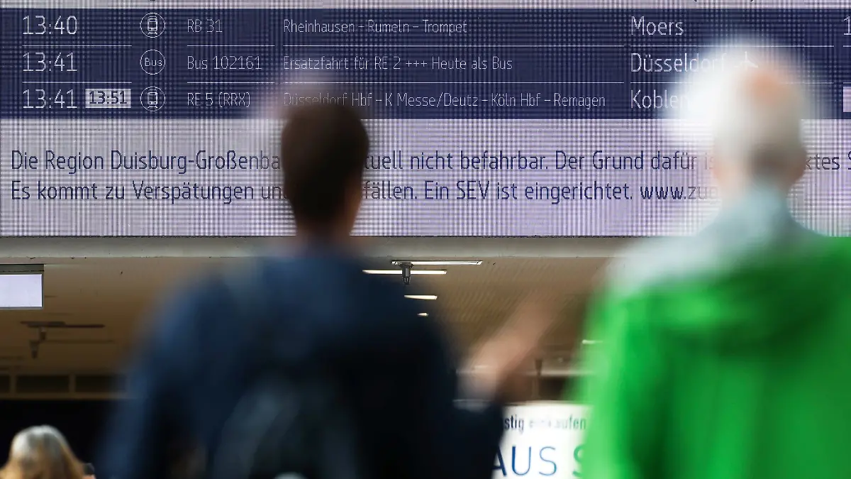 Bahnstörung in NRW: Polizei geht von Sabotageakt aus.