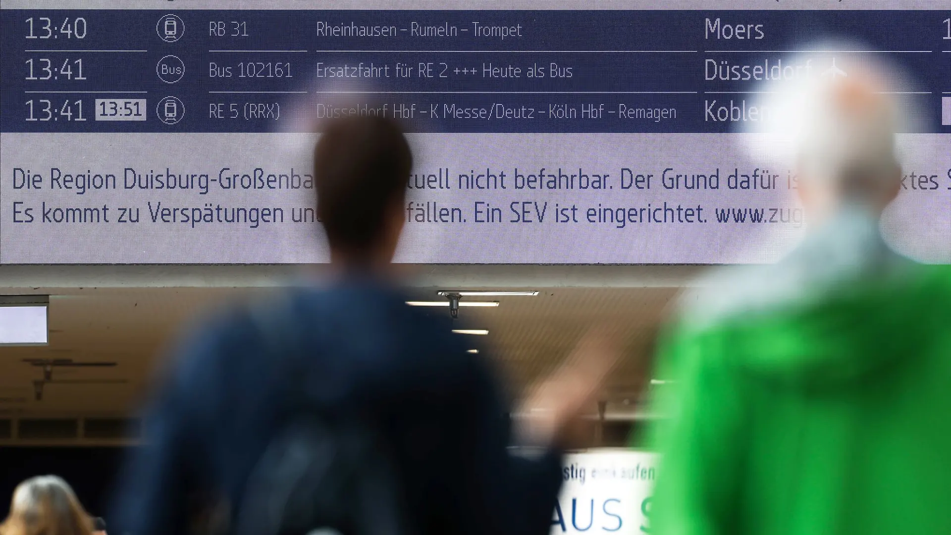 Bahnstörung in NRW: Polizei geht von Sabotageakt aus.