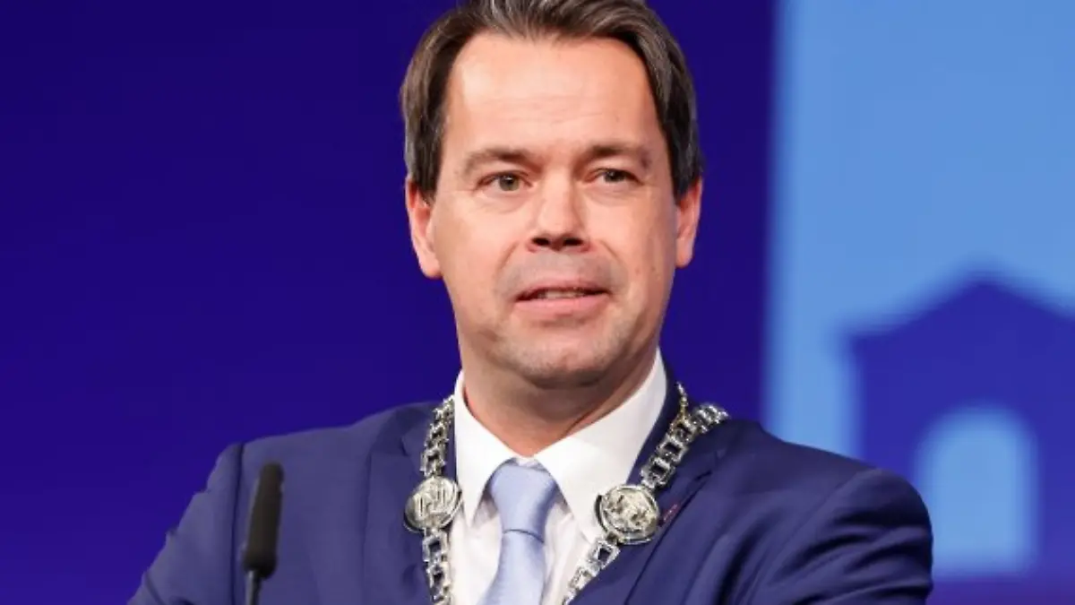 Der Frankenthaler Oberbürgermeister Nicolas Meyer muss in einem Disziplinarverfahren eine Geldbuße von 400 Euro zahlen.