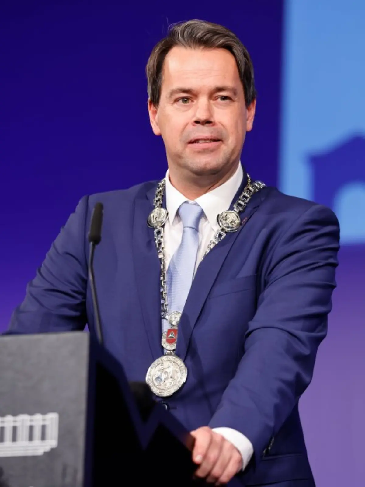 Der Frankenthaler Oberbürgermeister Nicolas Meyer muss in einem Disziplinarverfahren eine Geldbuße von 400 Euro zahlen.