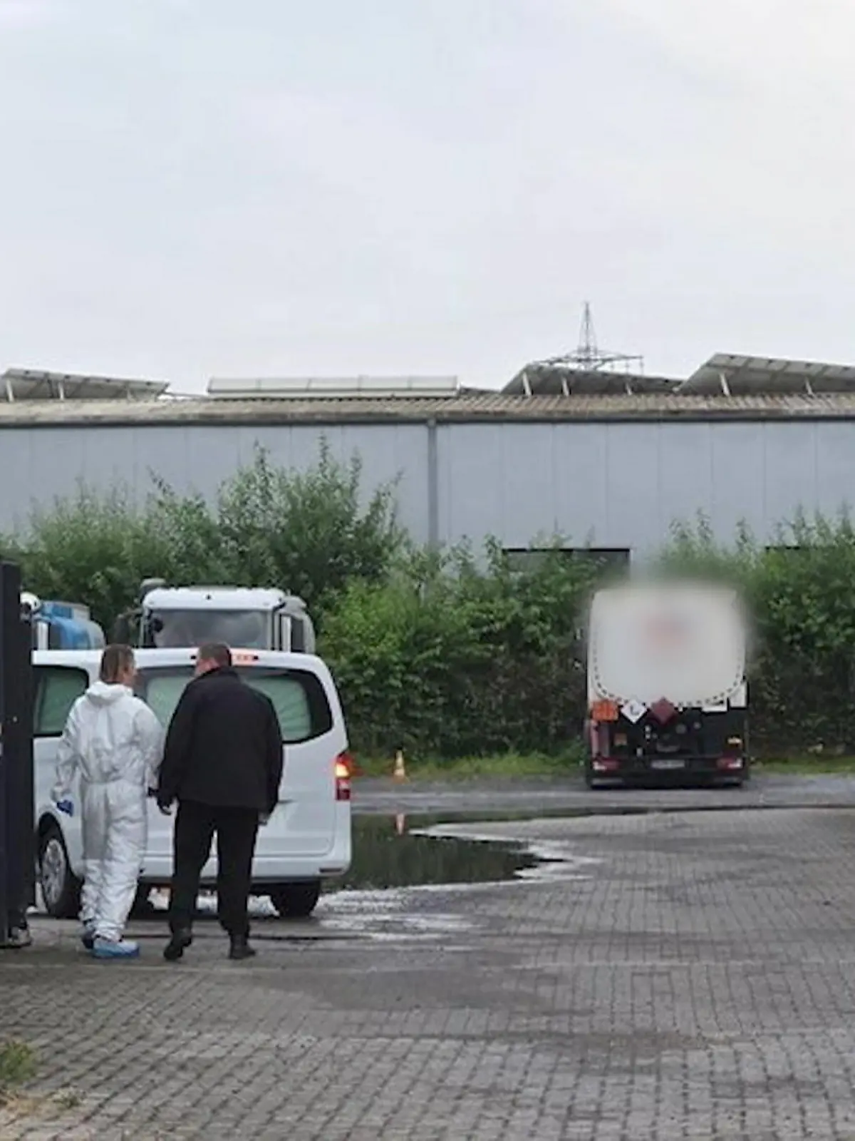 Bild zu: "Tote Person in ausgebranntem Auto – viele Fragen offen"