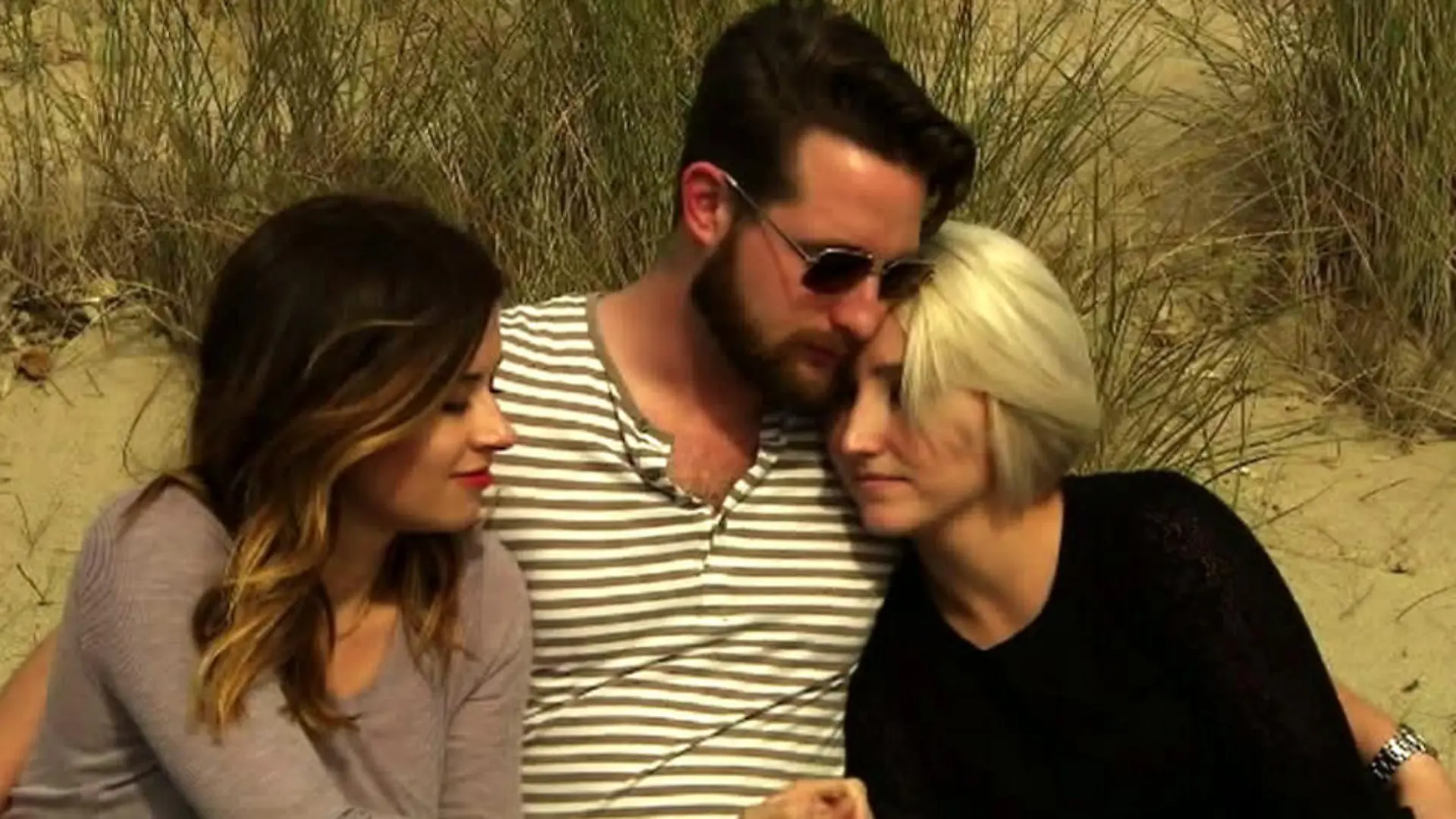 Jane, Brooke und Adam aus Los Angeles führen seit zwei Jahren eine polygame Beziehung. Sie leben auch mit zwei Kindern zusammen.