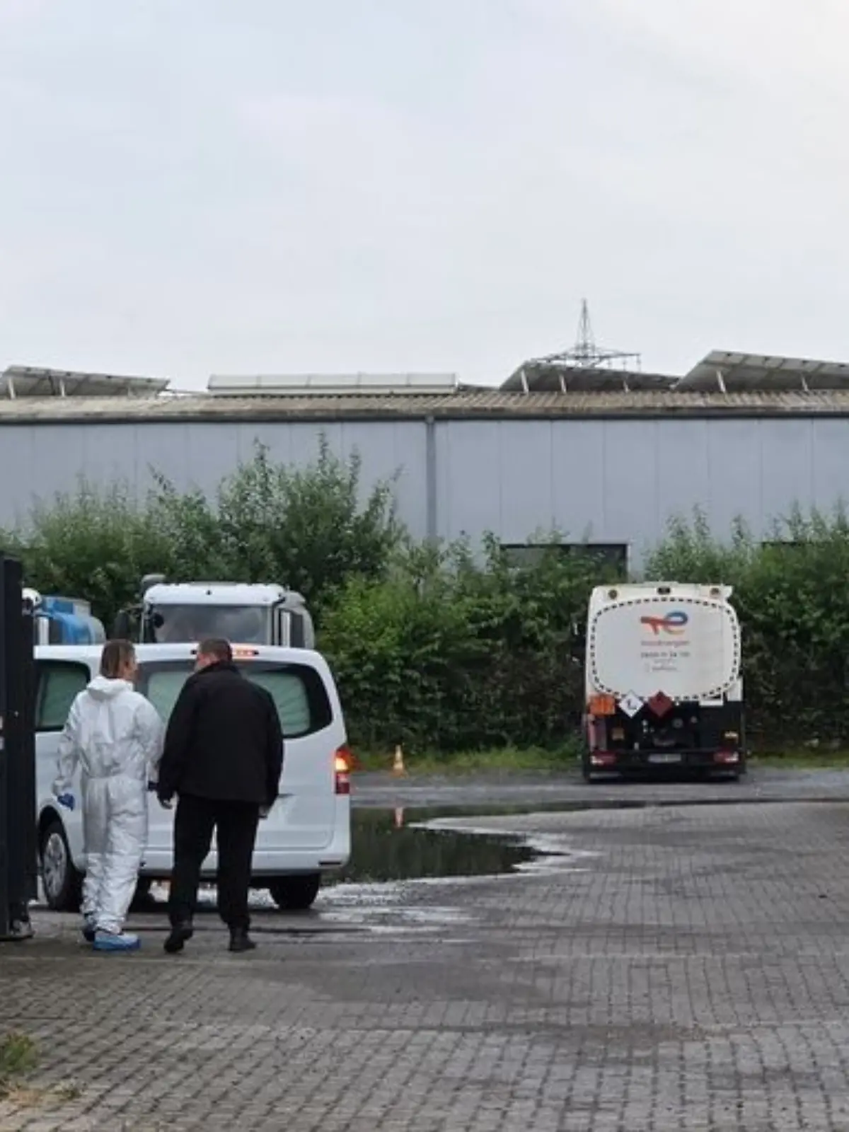 Ein Mitarbeiter der Abschleppfirma hatte die Leiche im Kofferraum gefunden.