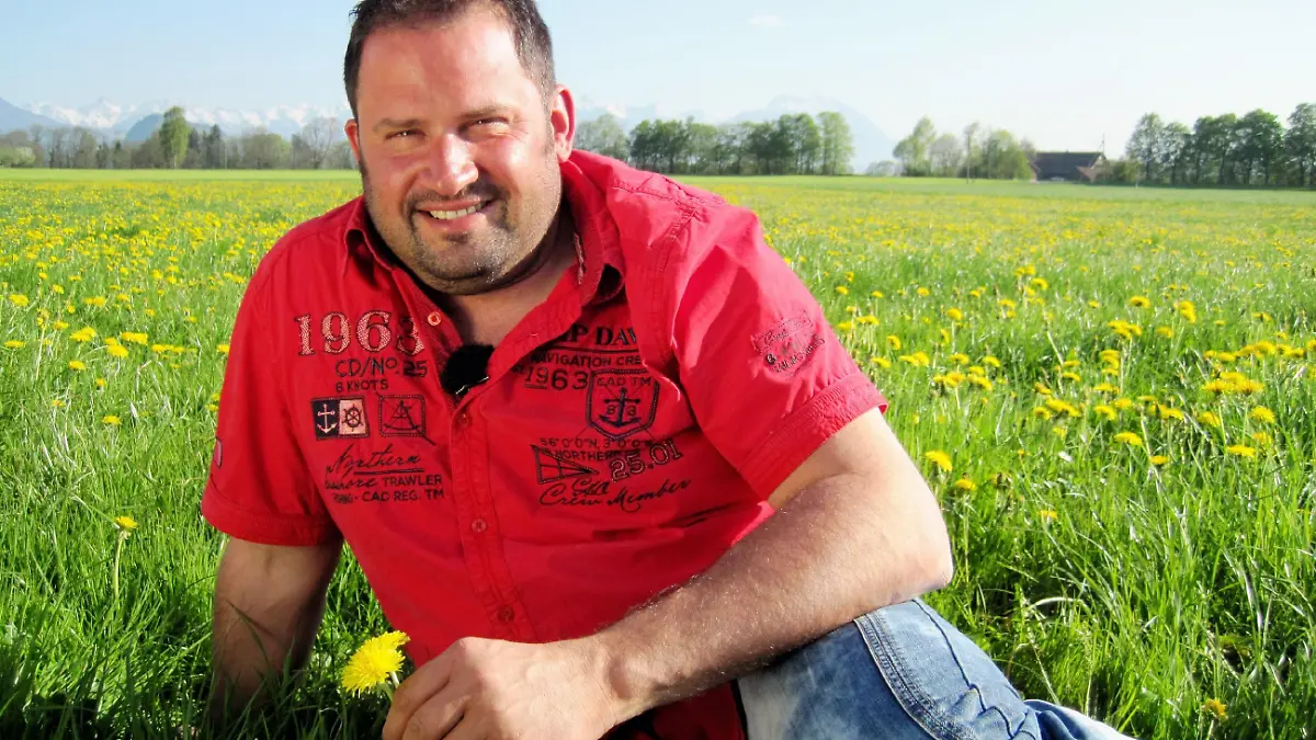 Der Chicorée steht bei Landwirt Urban (39) aus St. Galler Rheintal (Schweiz) ganz im Mittelpunkt - kein Wunder, denn das Gemüse braucht viel Liebe und Aufmerksamkeit. 'Die Frau, die ich gern zu mir ins schöne Dreiländereck einladen würde, sollte Ausstrahlung haben, attraktiv, temperamentvoll und nicht älter als 35 Jahre alt sein.'