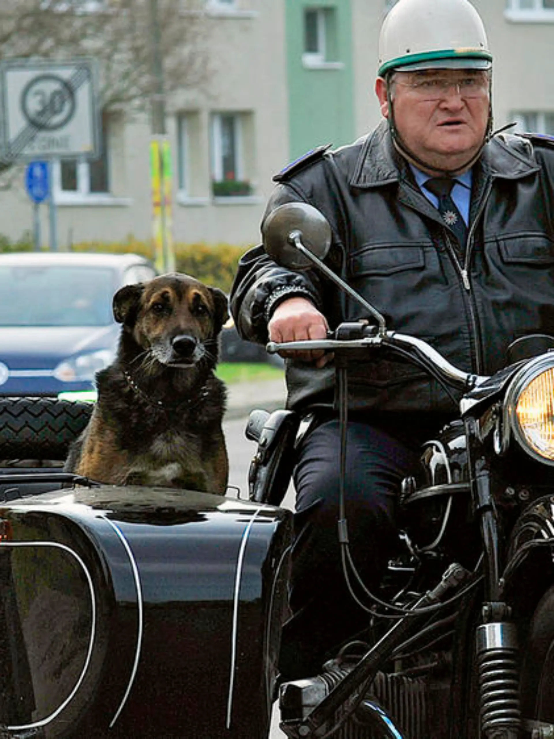 Polizeihauptmeister Horst Krause und Polizeihund Haduck bei ihrem letzten Fall