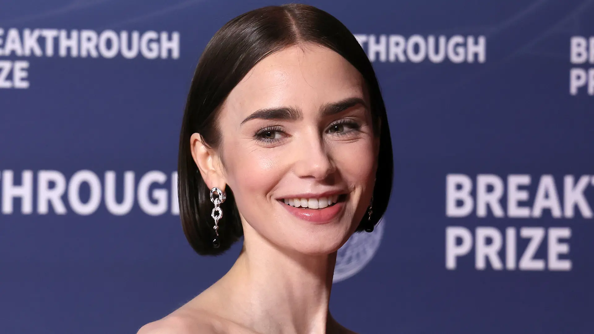 11. Breakthrough Prize-Verleihung im Barker Hangar Mit: Lily Collins Wo: Los Angeles, Kalifornien, Vereinigte Staaten Wann: 06. April 2025 Bildnachweis: Faye’s Vision/Cover Images