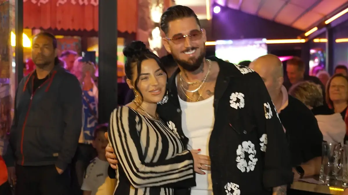 Die aufregende Liebesreise von Leyla und Mike Heiter Vom Dschungelcamp ins Eheglück!