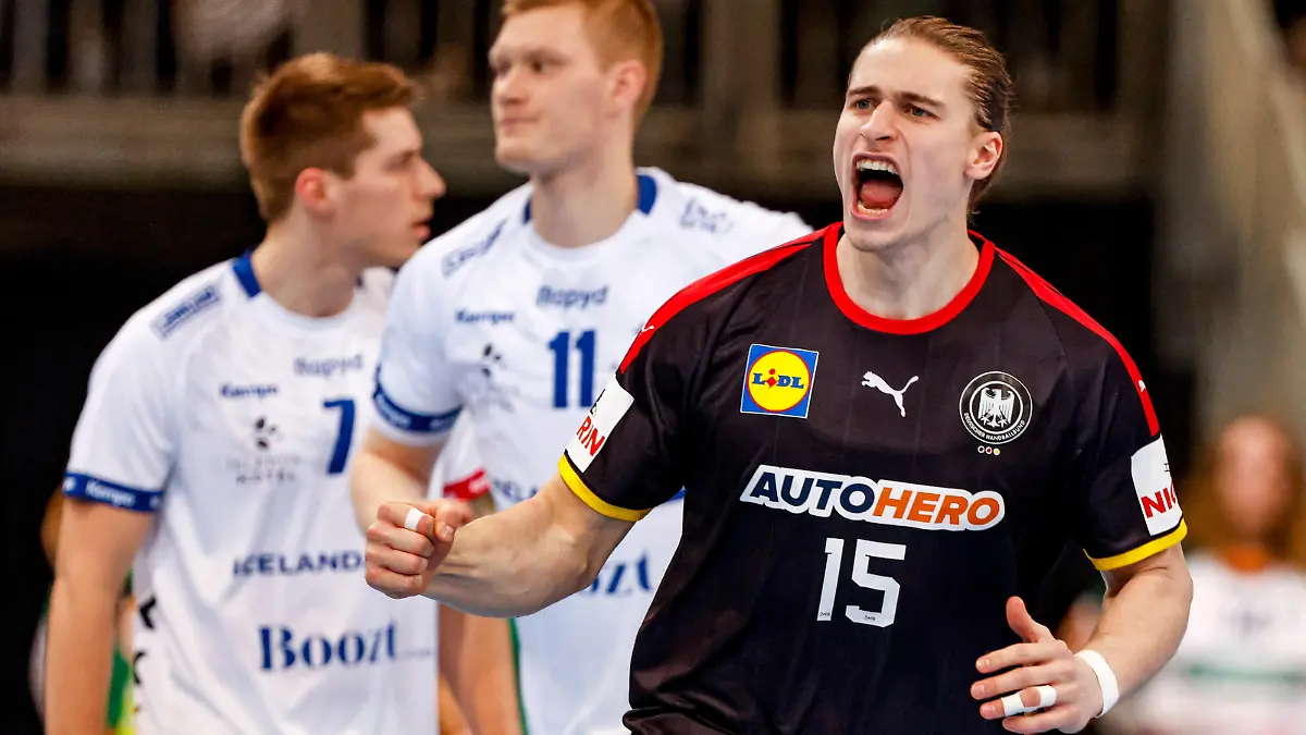 Handball: Länderspiel, Deutschland - Island, ZAG Arena. Deutschlands Juri Knorr feiert einen Treffer.