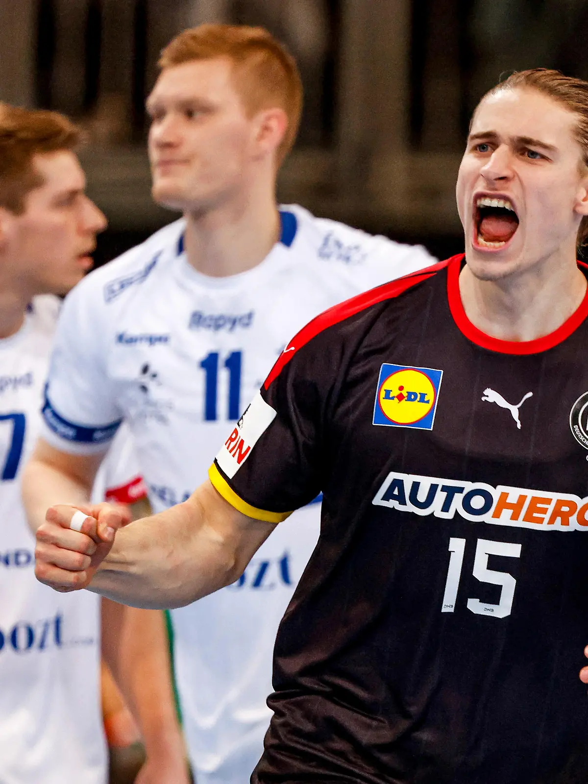 Handball: Länderspiel, Deutschland - Island, ZAG Arena. Deutschlands Juri Knorr feiert einen Treffer.