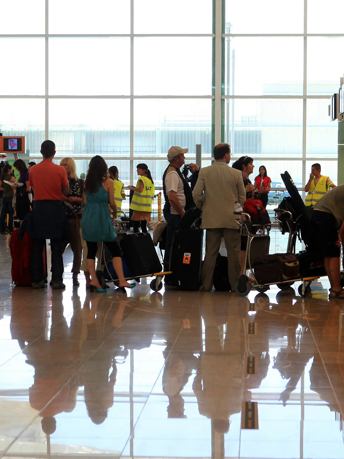 Bild zu: "Pass abgelaufen: Familie lässt Sohn (10) allein am Flughafen stehen!"