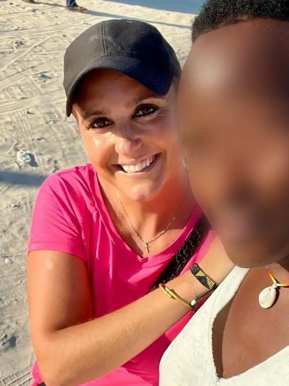 Bild zu: "Er will nur an ihr Geld! Nina fällt auf Liebesbetrüger auf Sansibar herein"