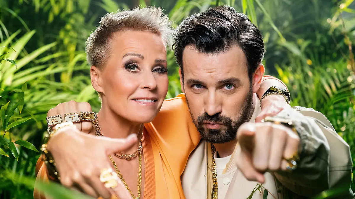 HANDOUT - 09.10.2022, ---: Die beiden Moderatoren der Reality-Show «Ich bin ein Star - Holt mich hier raus», Sonja Zietlow und Jan Köppen. Köppen würde gerne einen aktiven Politiker als Kandidaten im RTL-Dschungelcamp sehen. (zu dpa "Jan Köppen wünscht sich aktiven Politiker im Dschungelcamp") Foto: RTL+/dpa - ACHTUNG: Nur zur redaktionellen Verwendung im Zusammenhang mit einer Berichterstattung über die Sendung «Ich bin ein Star - Holt mich hier raus» und nur mit vollständiger Nennung des vorstehenden Credits +++ dpa-Bildfunk +++