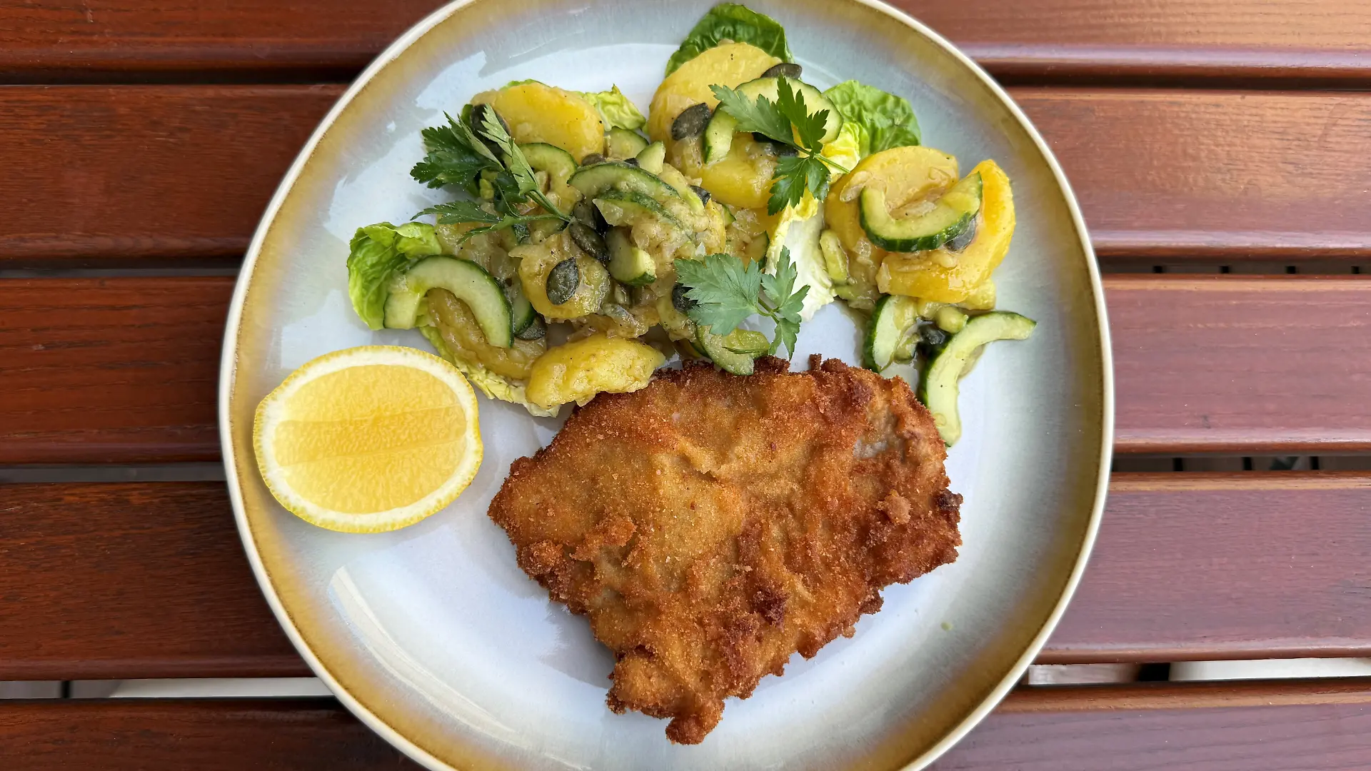 Wiener Schnitzel mit Kartoffel-Gurken-Salat von Johann Lafer