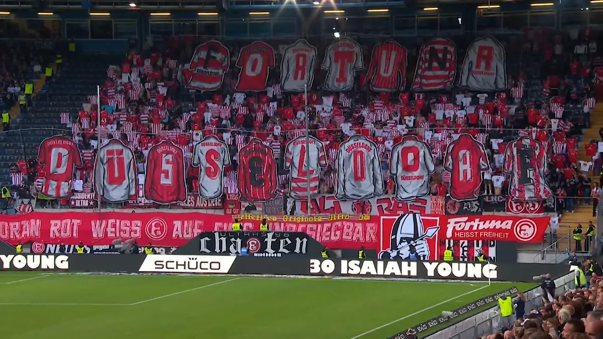 Liga Fortun-Fans beeindrucken mit Choreo Topspiel in der 2. Liga