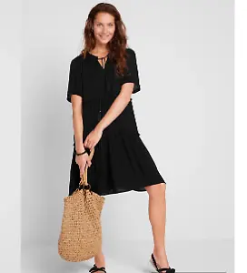 Kurzes Kleid in Kaftan-Schnitt