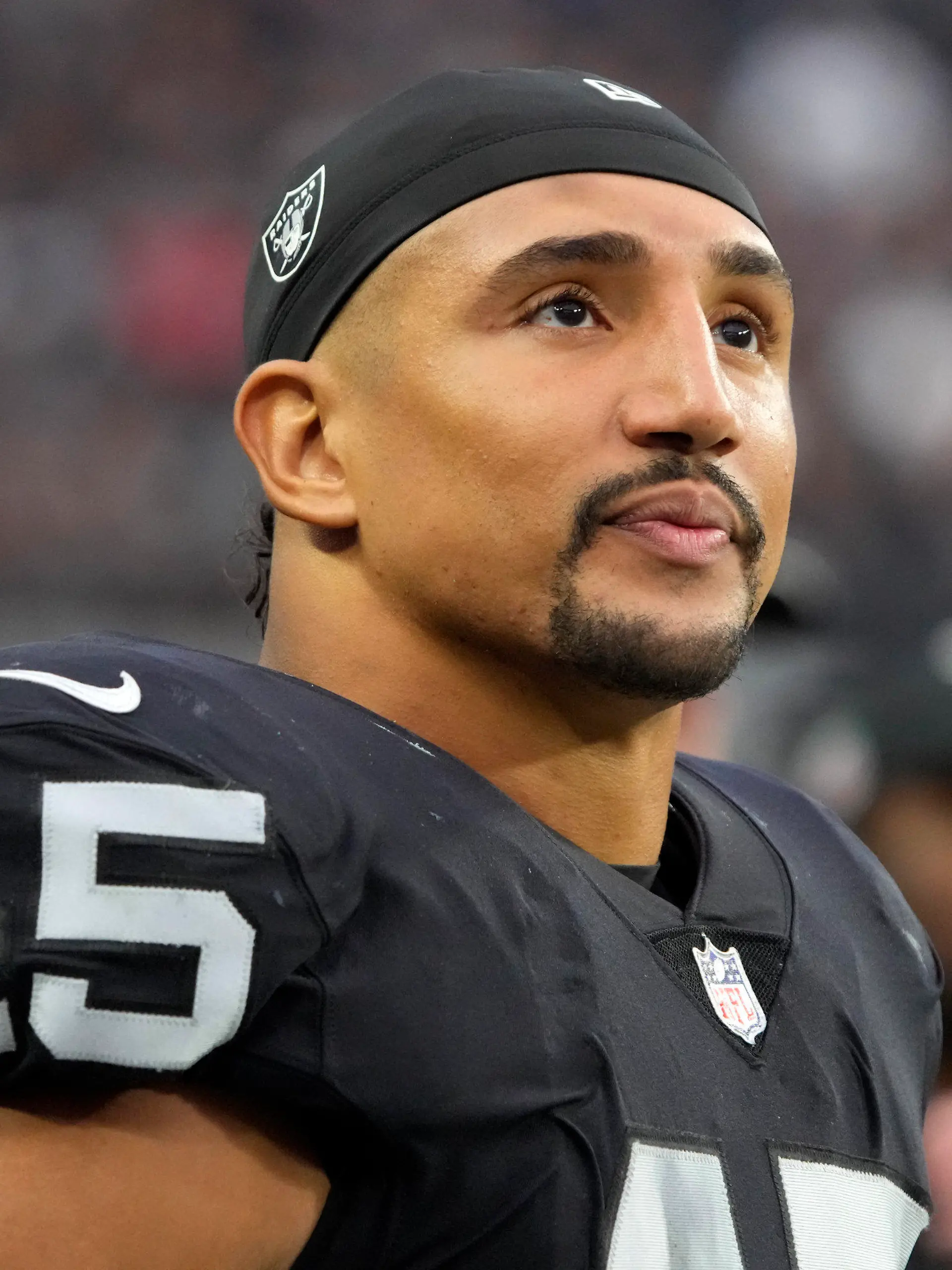 ARCHIV - 24.10.2022, USA, Las Vegas: American Football, Profiliga NFL: Jakob Johnson, Fullback der Las Vegas Raiders, verlässt das Spielfeld nach einem Spiel seiner Mannschaft gegen die Houston Texans. Der Stuttgarter hat einen neuen Vertrag bei den Raiders unterschrieben. (zu dpa: «Johnson über neuen NFL-Vertrag: «Wir haben uns geeinigt»») Foto: Rick Scuteri/FR157181 AP/dpa +++ dpa-Bildfunk +++