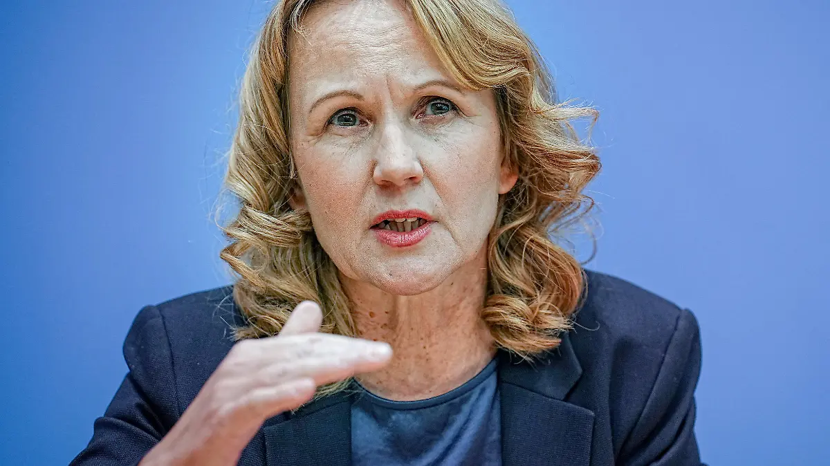06.12.2022, Berlin: Steffi Lemke (Bündnis 90/Die Grünen), Bundesministerin für Umwelt, Naturschutz, nukleare Sicherheit und Verbraucherschutz, spricht in der Bundespressekonferenz zur anstehenden Weltnaturkonferenz in Montreal und Biodiversitätskrise. Foto: Kay Nietfeld/dpa +++ dpa-Bildfunk +++