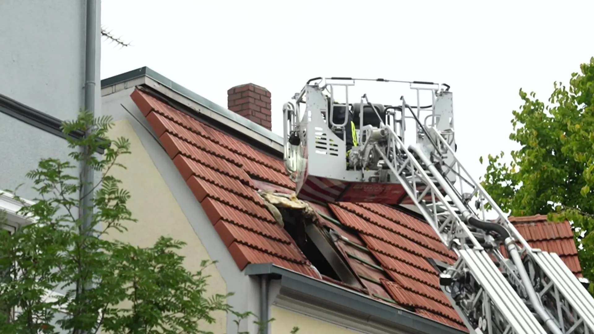 In einer Bochumer Dachgeschoss-Wohnung kam es am Montagvormittag (4. August) zu einer Explosion.