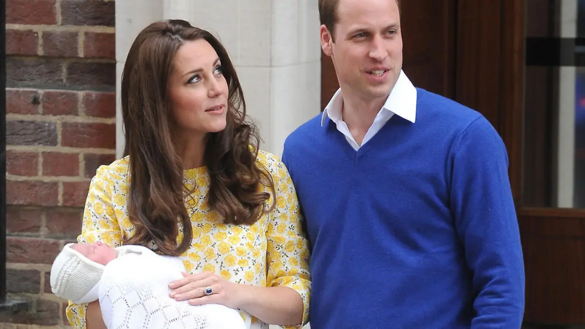 Kate, William und Prinzessin Charlotte präsentieren sich