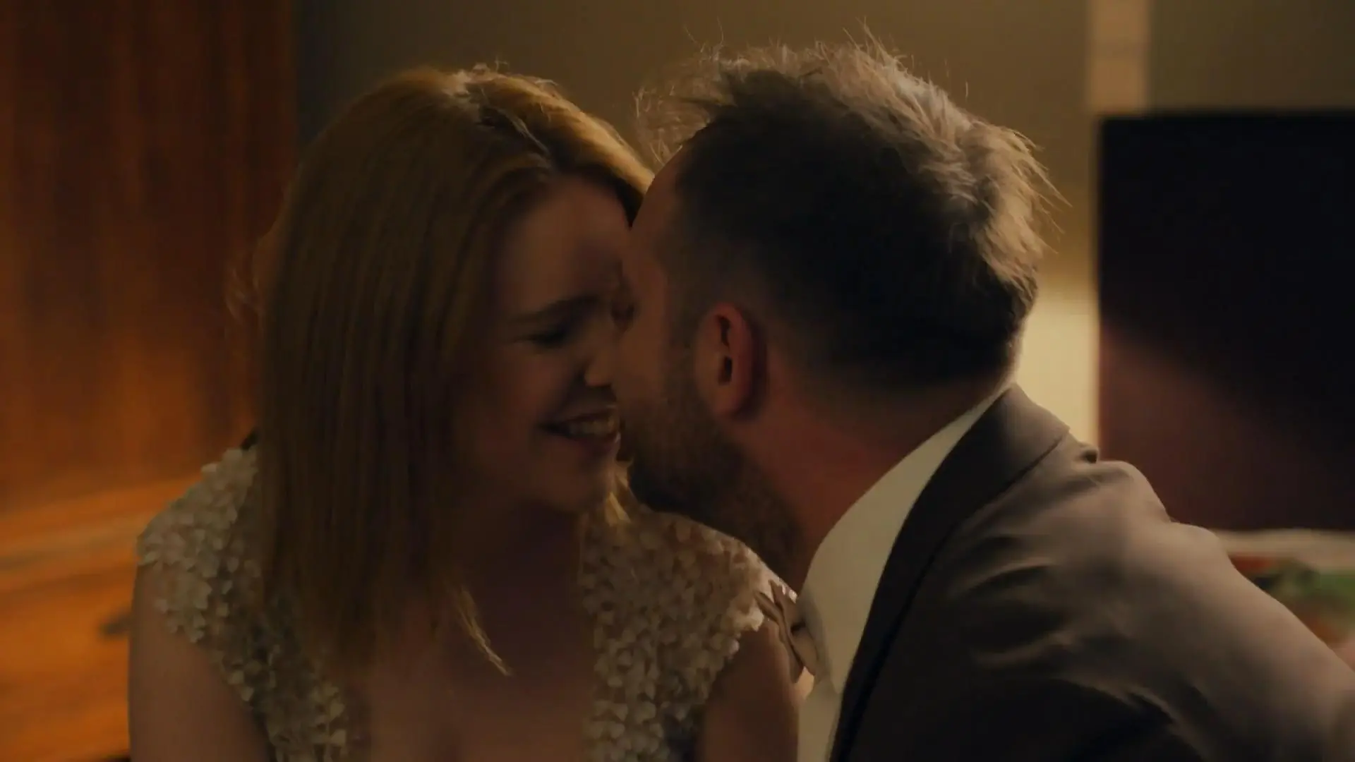 Toni und Erik sind frisch verheiratet. Ein Gefühl, was sie einfach nur glücklich macht. 