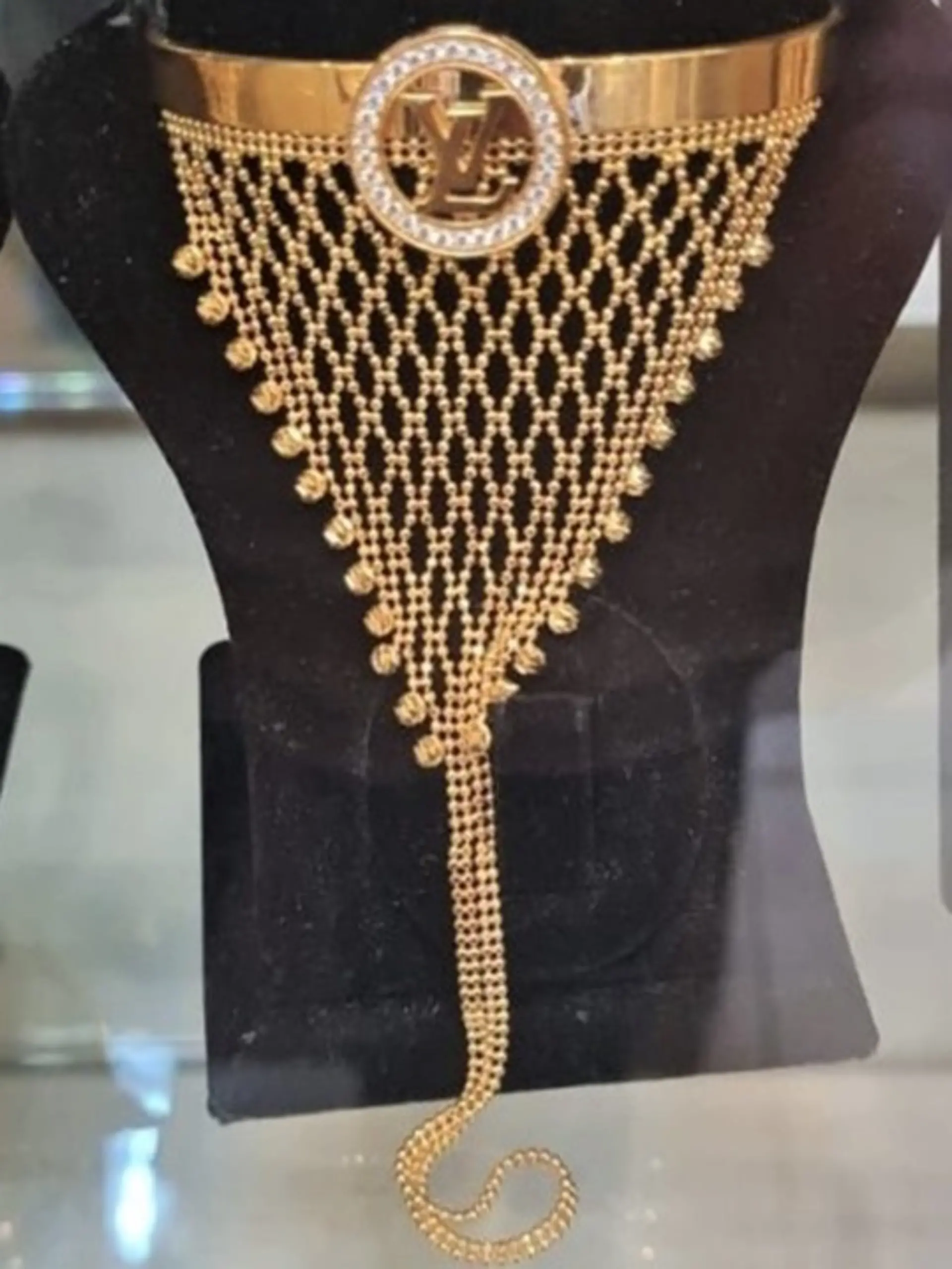 Ein im März gestohlenes Collier aus einem Lübecker Juweliergeschäft.