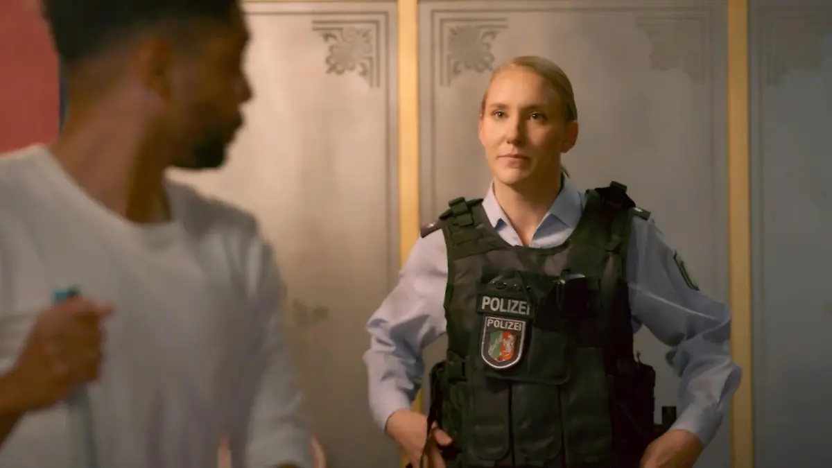 Theo bekommt Besuch von der Polizei Die „Unter uns“-Wochenvorschau (Teil 2)