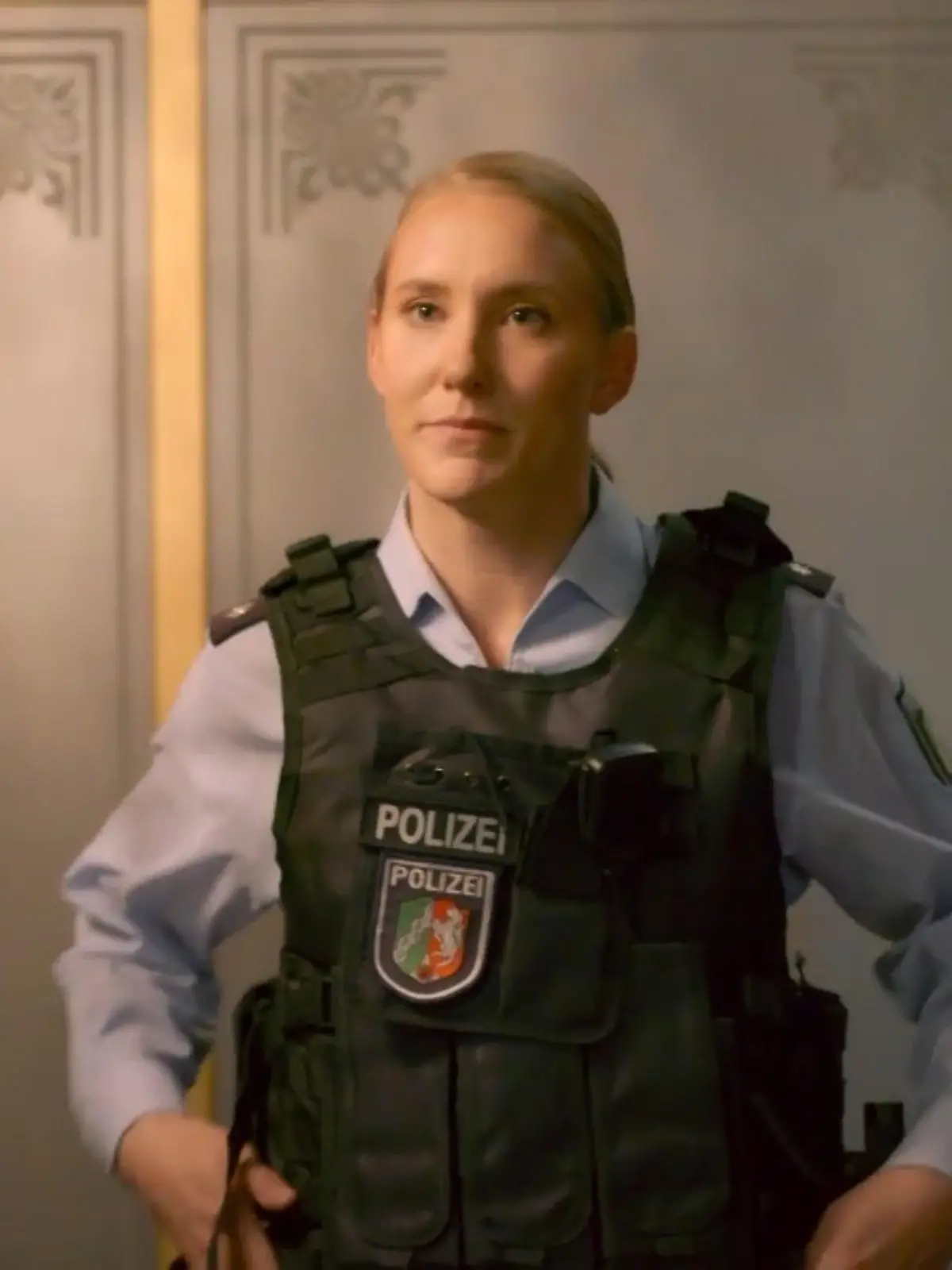 Unter uns: Die Polizei kommt in die „Konditorei Weigel”