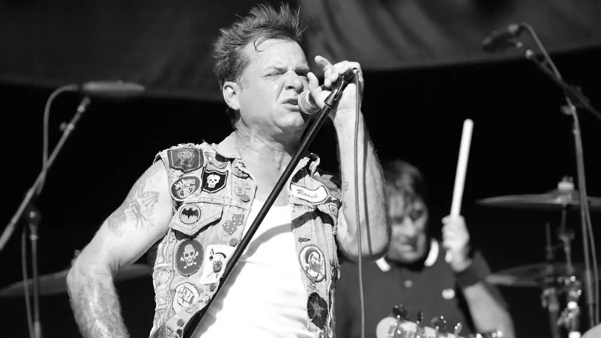 Junkyard trauert um David Roach. 