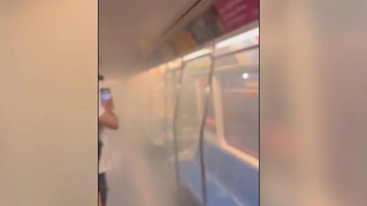 Qualm in der U-Bahn! Fahrgäste fliehen vor Feuer Mitten im Morgenverkehr