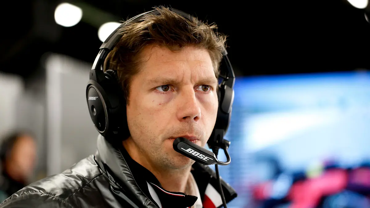 Motorsports: FIA Formula One World Championship, WM, Weltmeisterschaft 2020, Preseason Testing in Barcelona, James Vowles GBR, Mercedes AMG Petronas Motorsport, Barcelona Spain 