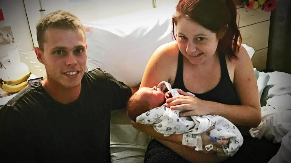 Der 23-jährige Australier Tommy Connolly hat seine Cousine adoptiert - und ist es jetzt Vater und Opa!