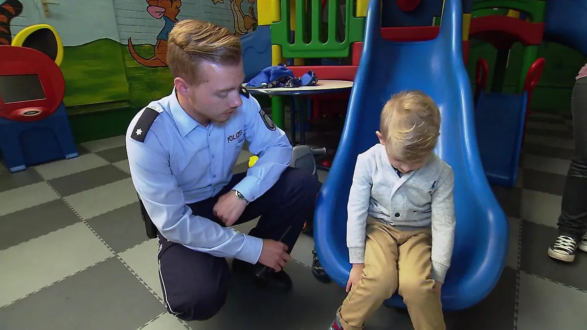 Kleiner Junge wird in Kinderparadies vergessen