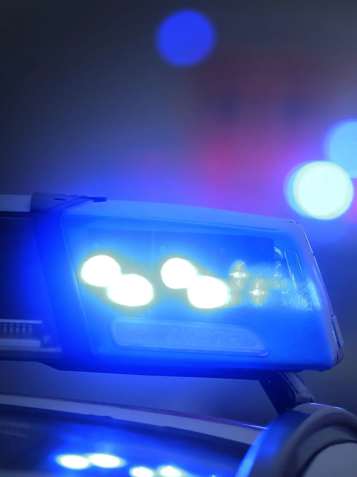 Bild zu: "Autofahrer rast in Frankreich absichtlich in Menschen – mehrere Verletzte"