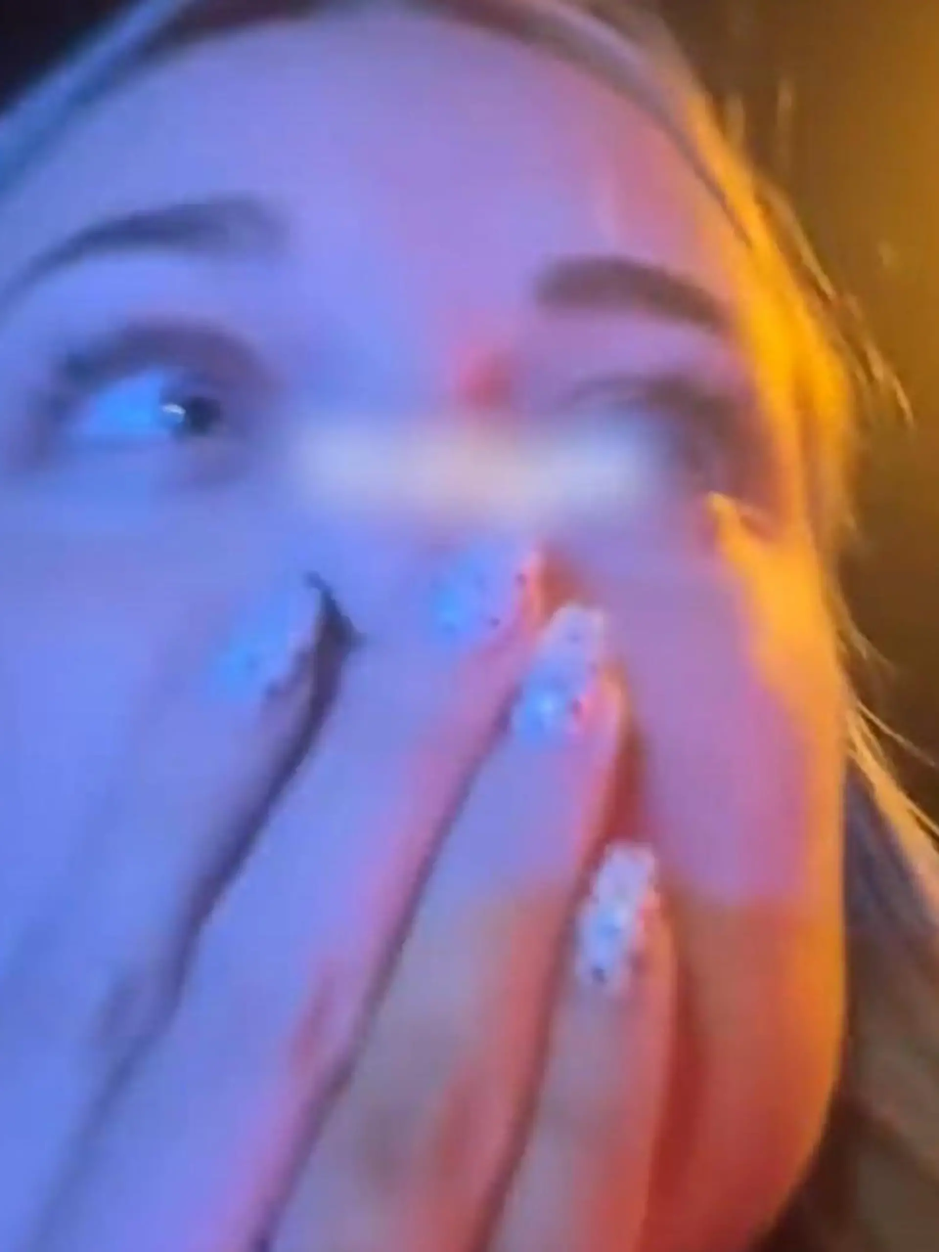 Bild zu: "Influencerin (22) fackelt Haus ab – weil sie DAS in Mikrowelle vergisst"