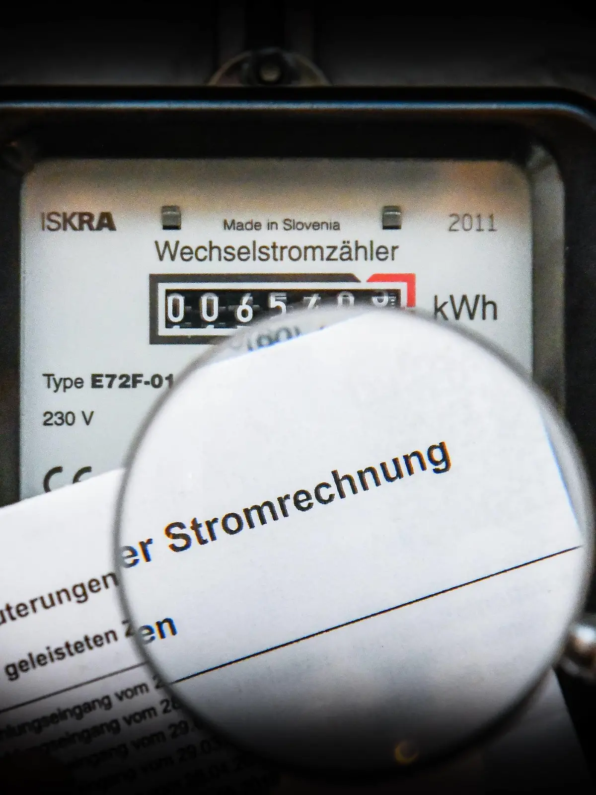  Symbolfoto, Stromrechnung, Stromzähler, Stromverbrauch, Stromkosten *** Symbol photo Electricity bill Electricity meter Electricity consumption Electricity costs