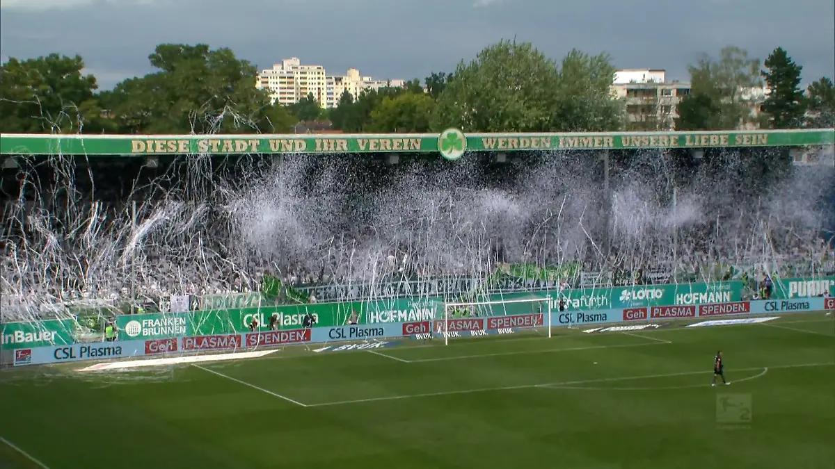 Fußball-Fans liefern Hammerchoreos zum Start der Zweiten Bundesliga Ihr seid die Besten!